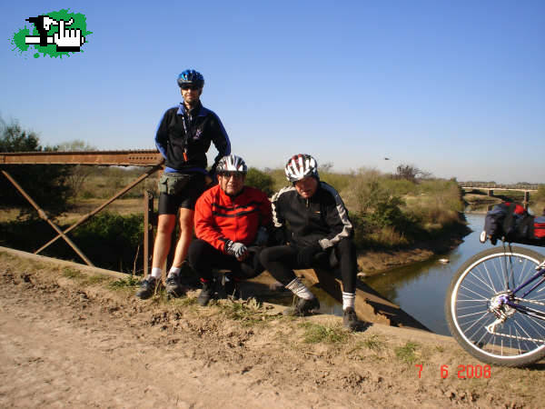 Los tres chiflados del pedal: A-Korn, Brandsen, Estacion San Borombon, Loma Verde, San Vicente