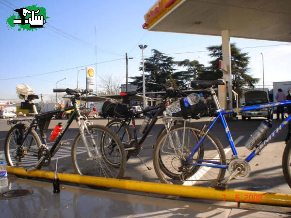 Los tres chiflados del pedal: A-Korn, Brandsen, Estacion San Borombon, Loma Verde, San Vicente