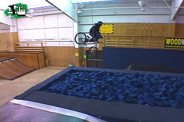 Foam pit (pileta de goma espuma)