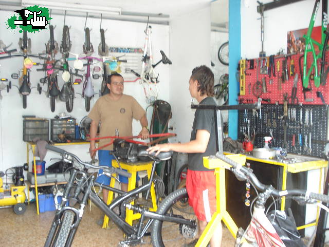 el doc de las bicis aca en cali colombia 