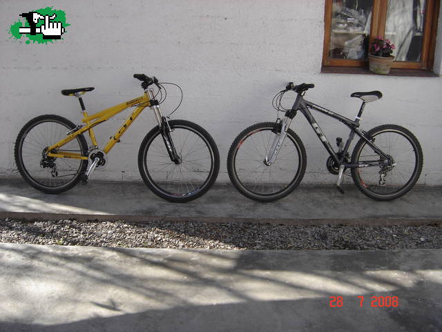 las dos bebas
