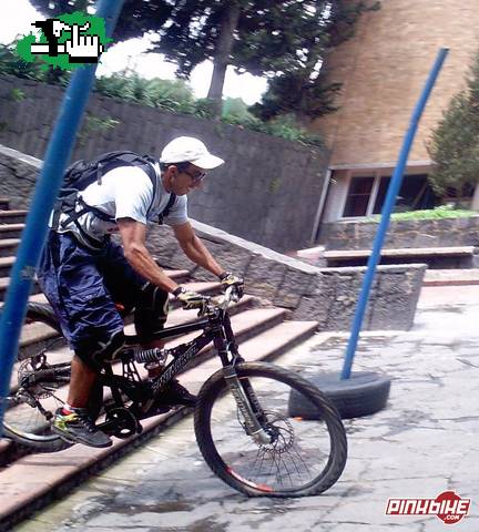 TOPETOONN Y ALGO MAS