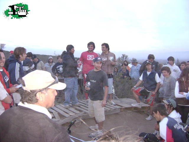 EN EL PODIO FESTEJANDO EN TUPUNGATO