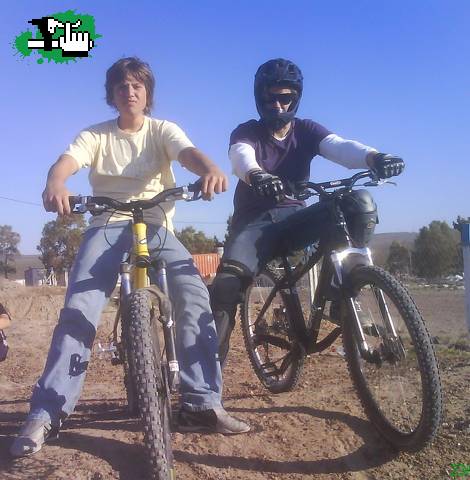 Aca con casco! 