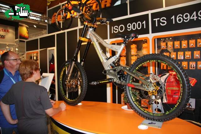 esta es la bici completa con discos d carbon 