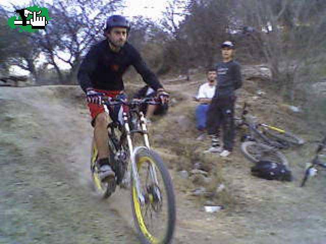 el fede saltando en la cueva del oso