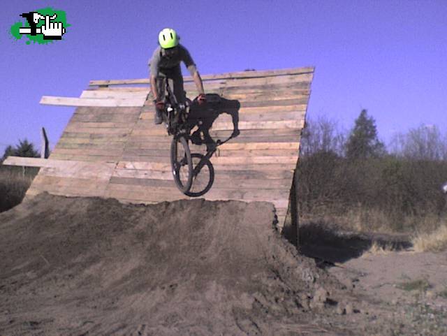wall ride en dirtopia bike park