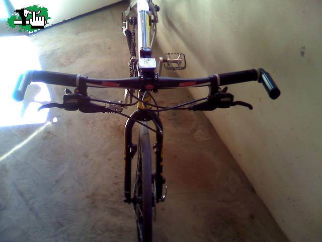 Con bar ends de carbono (pyrotec) y compu sigma inalambrica  nuevos