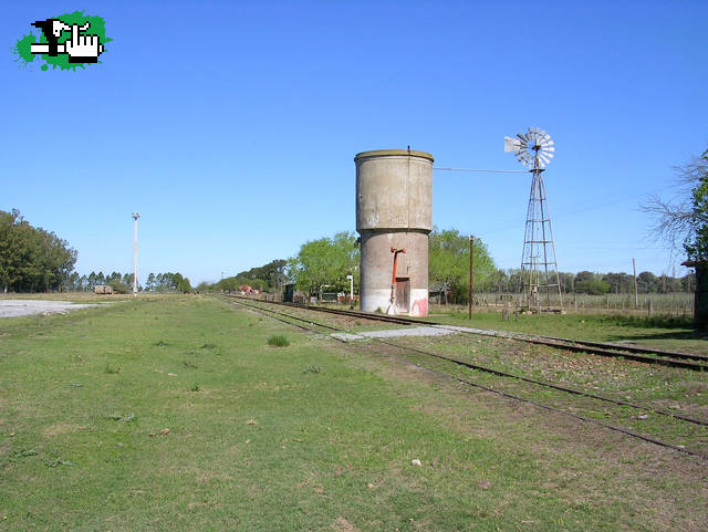 Molino y tanque de agua
