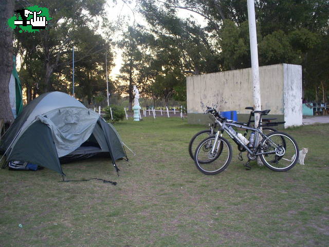 acampando en  monte