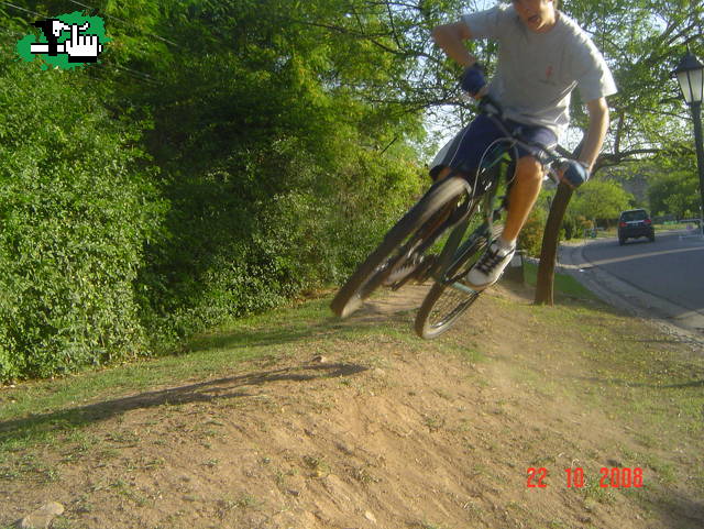 tirando 180 en una rampita