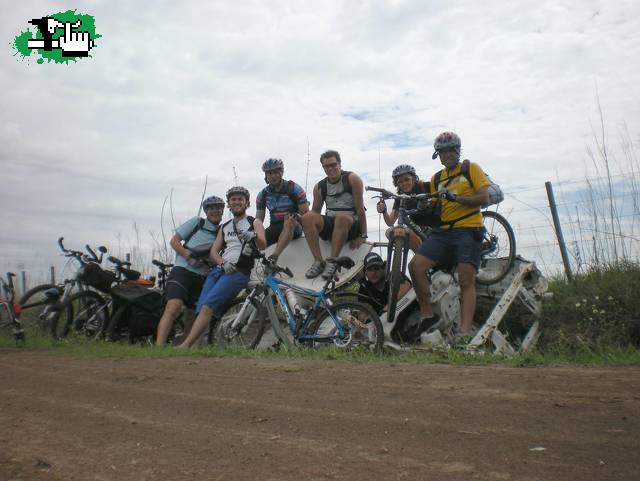 Locos del Pedal. Estrenando vehiculo de apoyo.