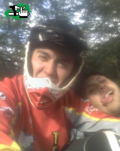 dos amigasos!!! y locos de la guerra...