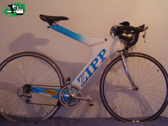 el dueño de esta bicicleta no sabia que habia modelos que flexan