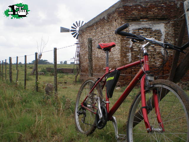 Camino vecinal en La Rica