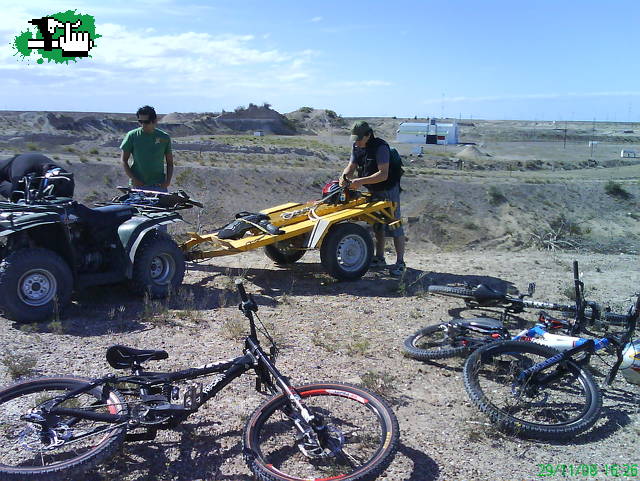 Descargando las bikes!