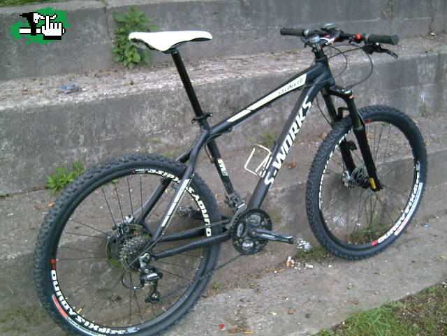 ULTIMA FOTO DE LA NEGRA COQUETEANDO