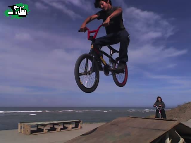 Lukas(ConFITED) Saltando Plano