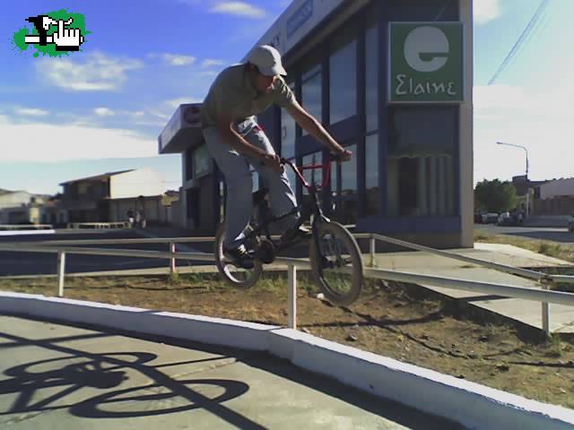 Agustin Deslizando Baranda de ELAINE