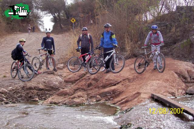 cruce de agua salada, por eso no queremos mojar las bicis