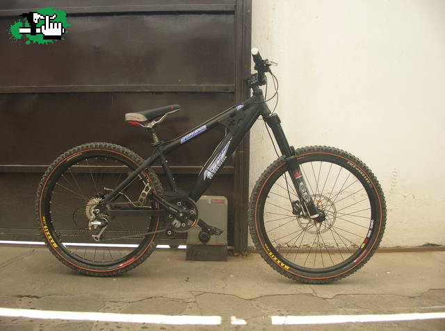 ME PRESENTO A MI Y A MI BIKE!!!OPINEN!!!