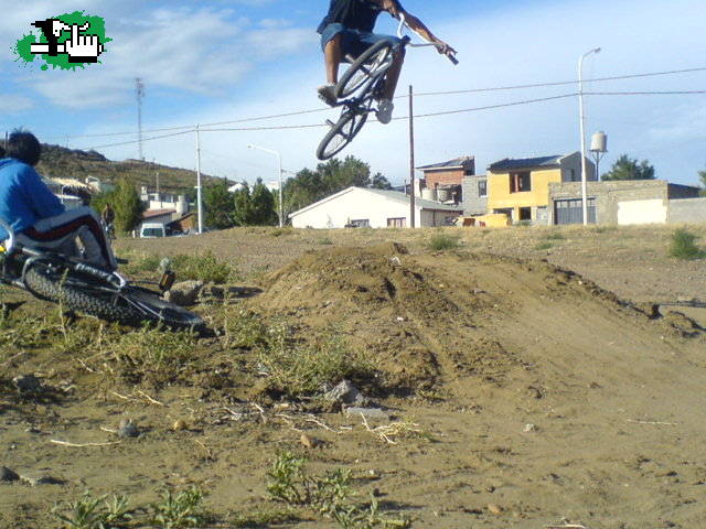 TABLE EN DIRT CALETA OLIVIA EZE