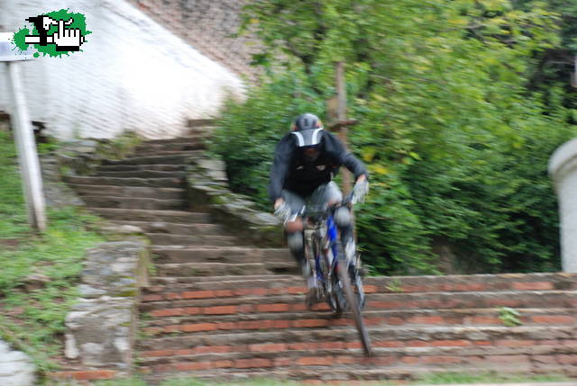 POR LAS ESCALERAS