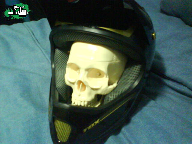 usa casco hasta la muertee
