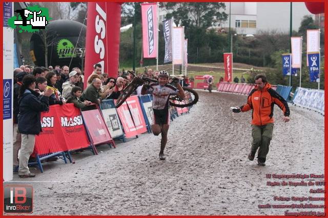 LLEGO CORRIENDO 
