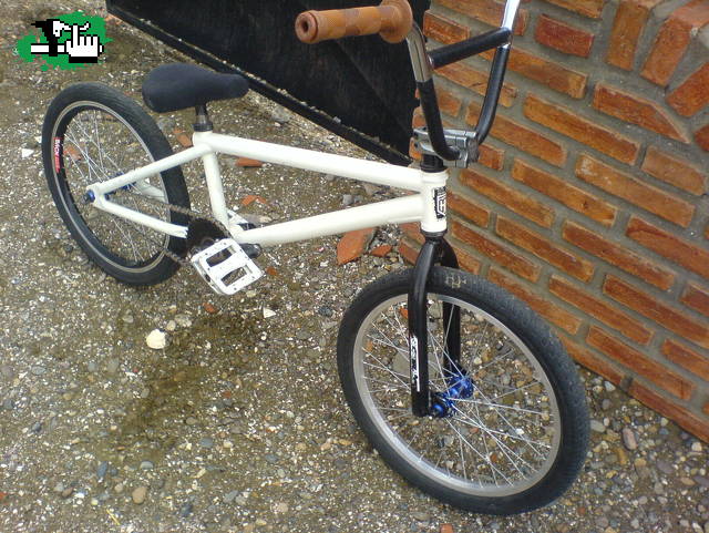 bike del pelado terminada.. alivianadisima. ja