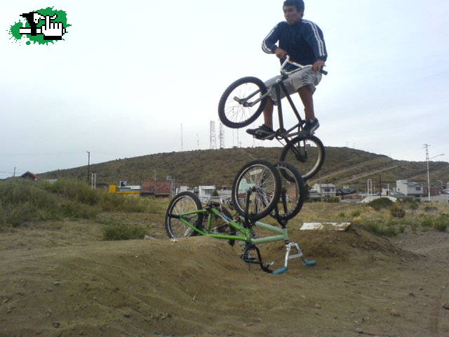 TABLE SOBRE LAS BIKES