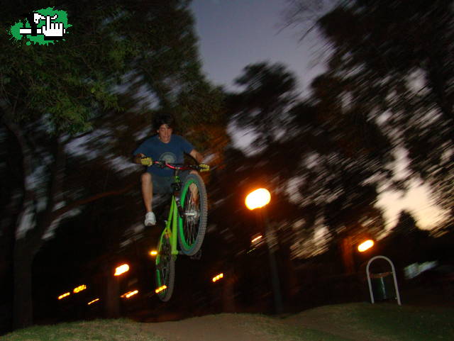 Gendarmeria bike park team en salida nocturna