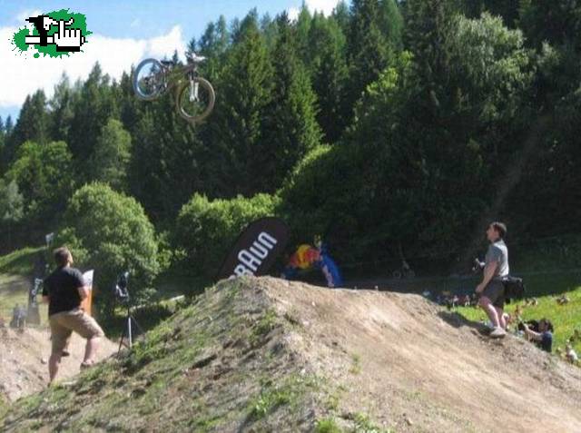 biker fantasma, encima llega bien!