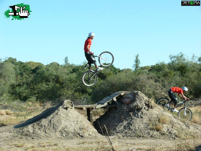 DIRT RACE
