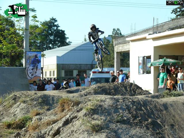DIRT RACE