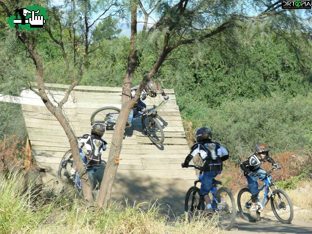 DIRT RACE