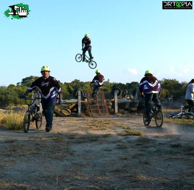 DIRT RACE