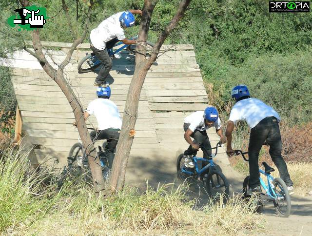 DIRT RACE