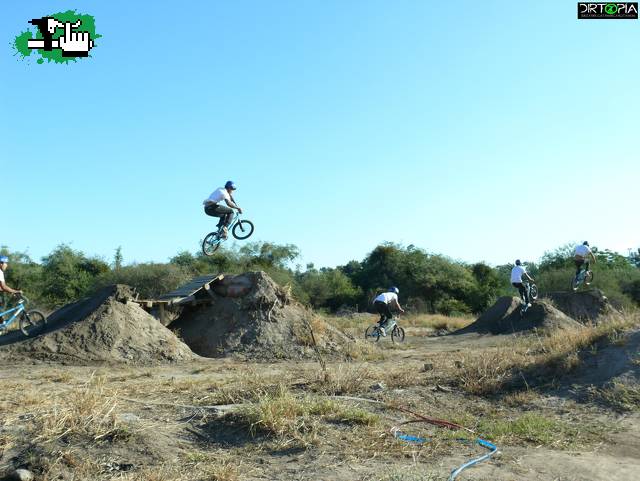DIRT RACE
