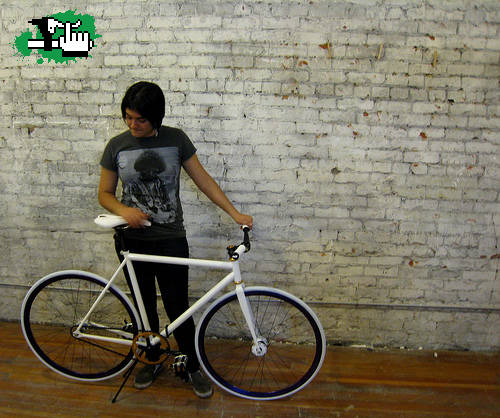 Aguanten los emos en bicis...