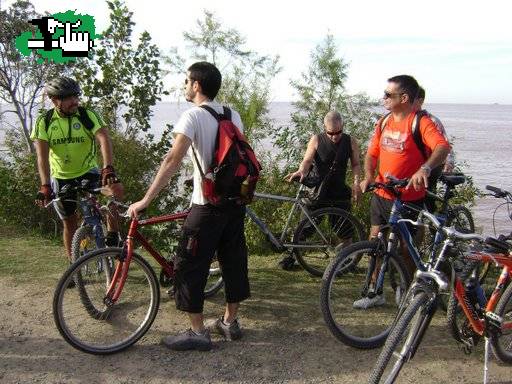 Bicicletas con mate y biscochos 