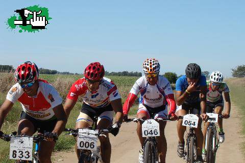 bicicleta Los que las rompieron en los 100km, de la famosa rompe piernas.