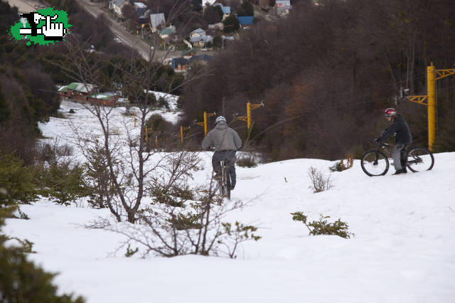 bajando la vieja pista de ski de ushuaiai