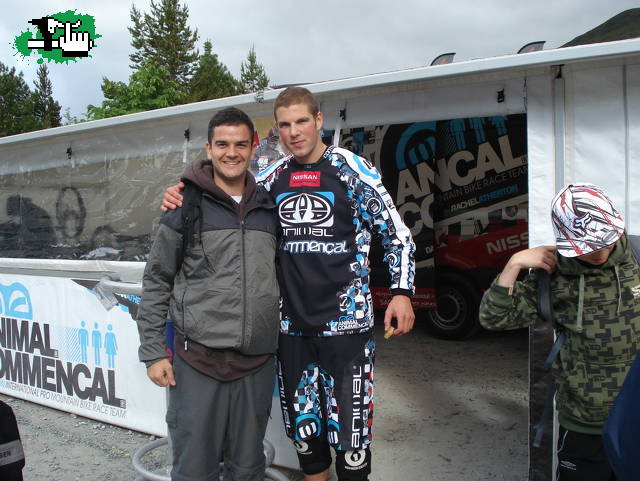 Con Dan Atherton