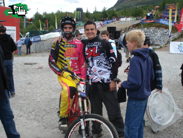 Con Sam Hill