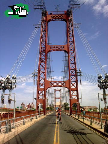EN EL PUENTE COLGANTE SANTA FE