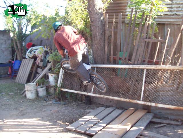 UNAMIGO PRACTICANDO WALLRIDE¡¡