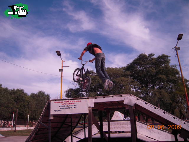 bolando el jump box al reves de superman