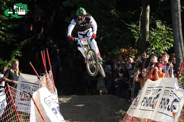 sam hill corren en Champery