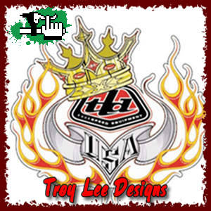 Y MAS DE TROY LEE